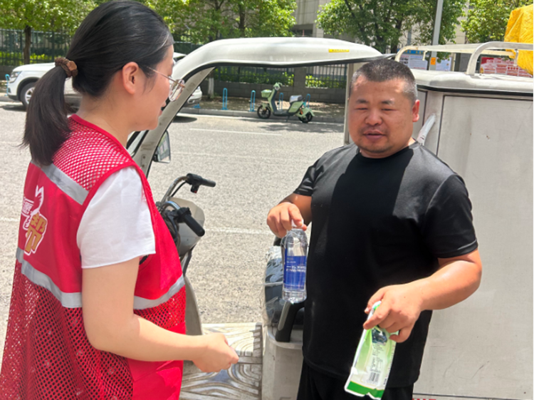党建引领聚新力 慈善暖心护前行  窑洲社区用心服务新就业群体