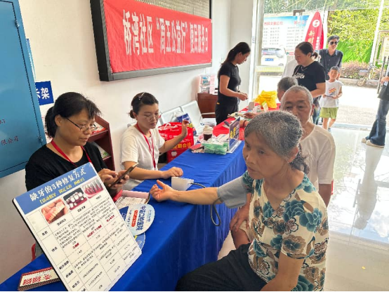 桥湾社区“周五公益行”暖心开新篇