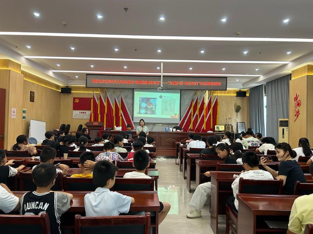 昭山镇窑洲社区开展“为爱护航·窑洲同行”快乐暑假活动