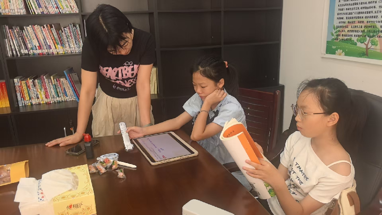 昭山镇​昭山村党群活动中心：暑期服务“不打烊”