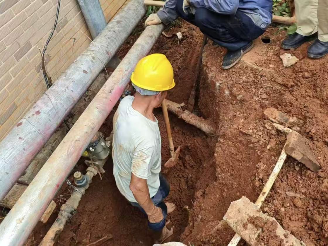 吉安路社区：排查安全隐患守护居民平安