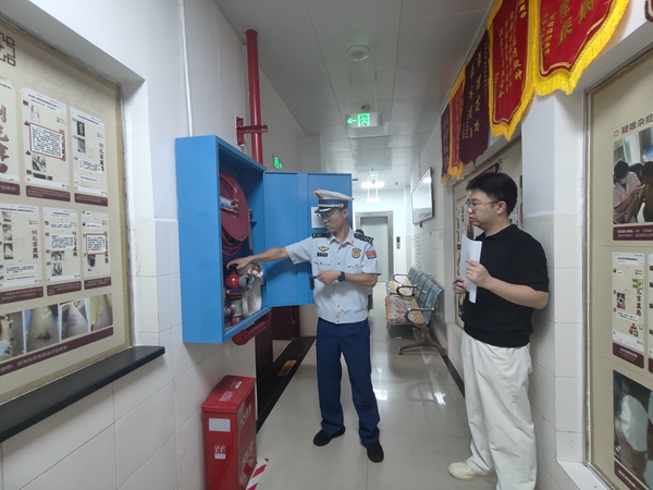 岳塘区消防救援局联合区卫生健康局开展医疗机构场所消防安全风险隐患大排查大整治“回头看”