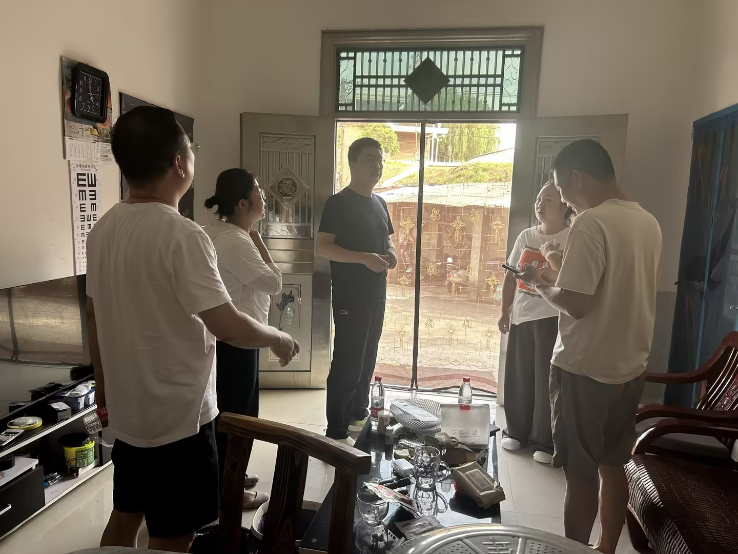 大板房社区全力做好防台风群众转移安置工作