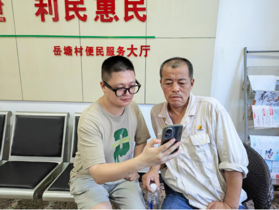 岳塘村：社保服务“零距离”  到龄人员“缴领”一站式办妥