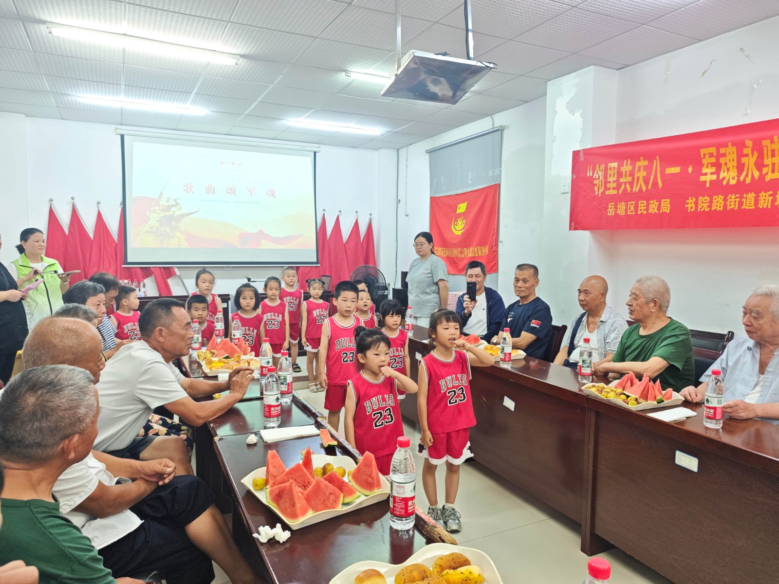 新塘社区举办“邻里共庆八一 军魂永驻心间”主题茶话会