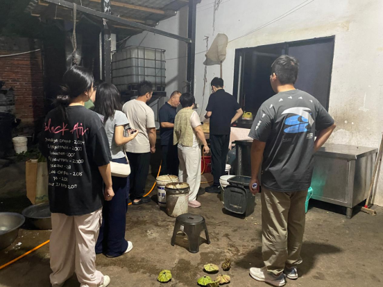 板塘街道新农村：践行“三亮三联三带” 党员夜查筑牢安全防线