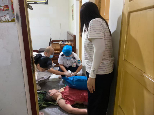 大板房社区：网格员火速驰援 助力高龄老人紧急送医