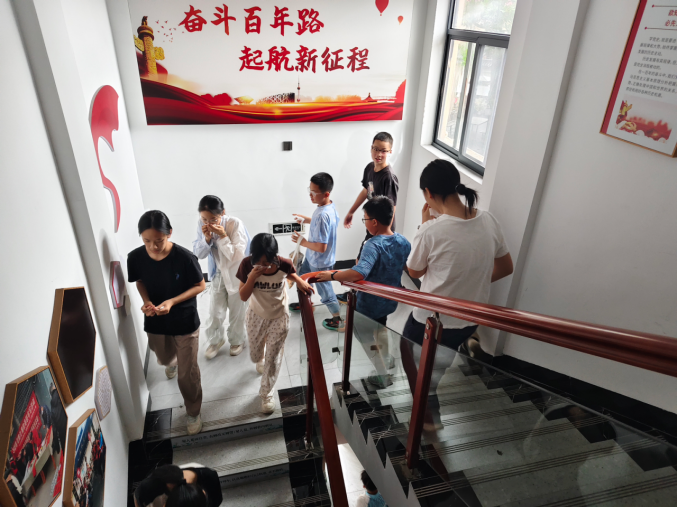 大板房社区开展未成年人消防安全应急疏散演练
