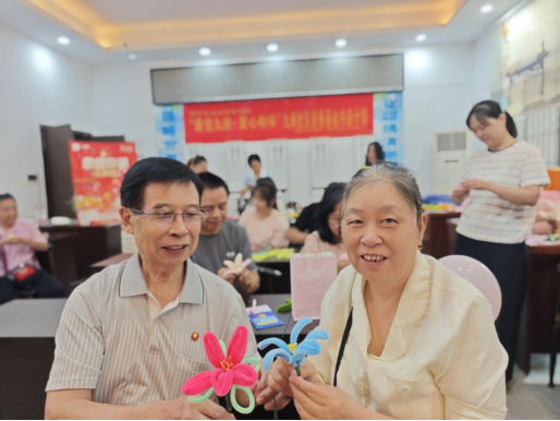 九洲社区：巧手制绒花 相伴度七夕