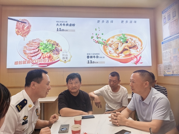 现场教学强本领 岳塘消防筑牢餐饮场所安全防线