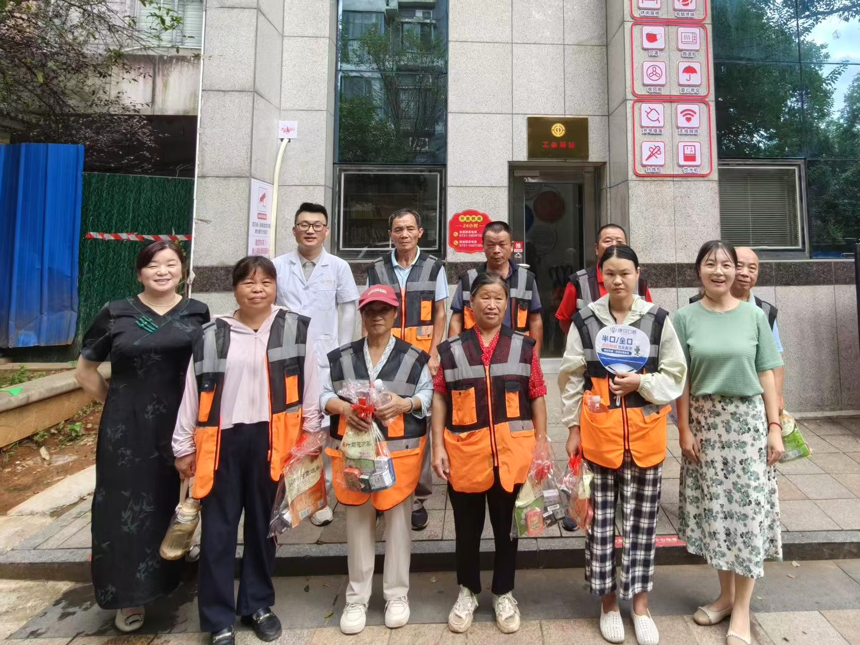华金社区爱心驿站：党建引领“新”连心 真情服务户外劳动者