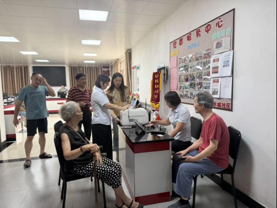 长城社区联合银行开展社保卡便民服务暨反诈宣传进社区活动