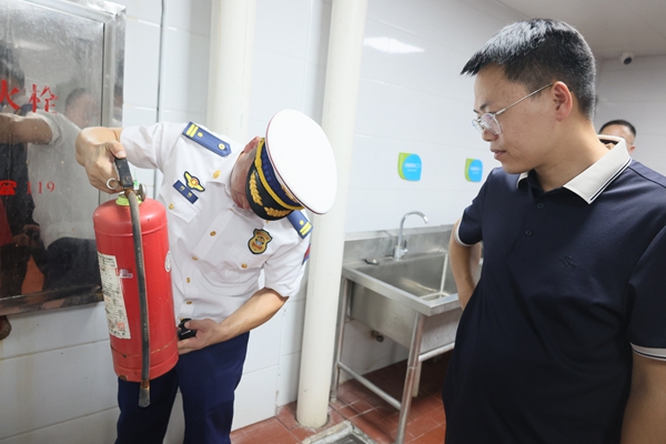 岳塘区消防救援局开展开学前校园消防安全专项检查