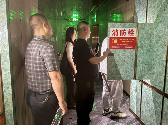 盘龙社区开展经营性场所安全隐患排查宣传活动