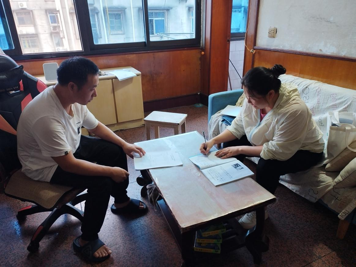 走访暖人心 新塘社区用心守护困难群众