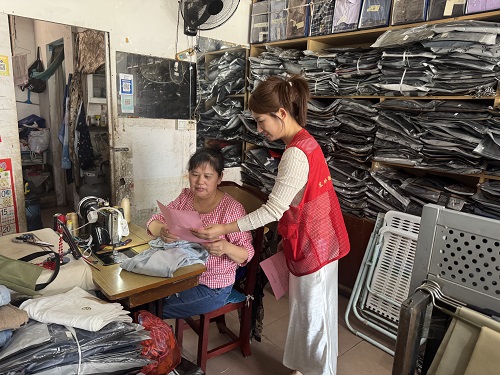 三角坪社区开展“文明养犬进门店 文明新风润社区”主题活动