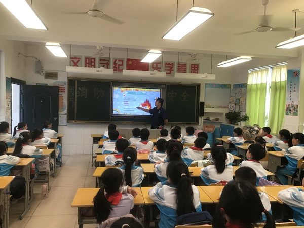 岳塘区消防救援局走进湘钢三校开展消防知识宣传培训