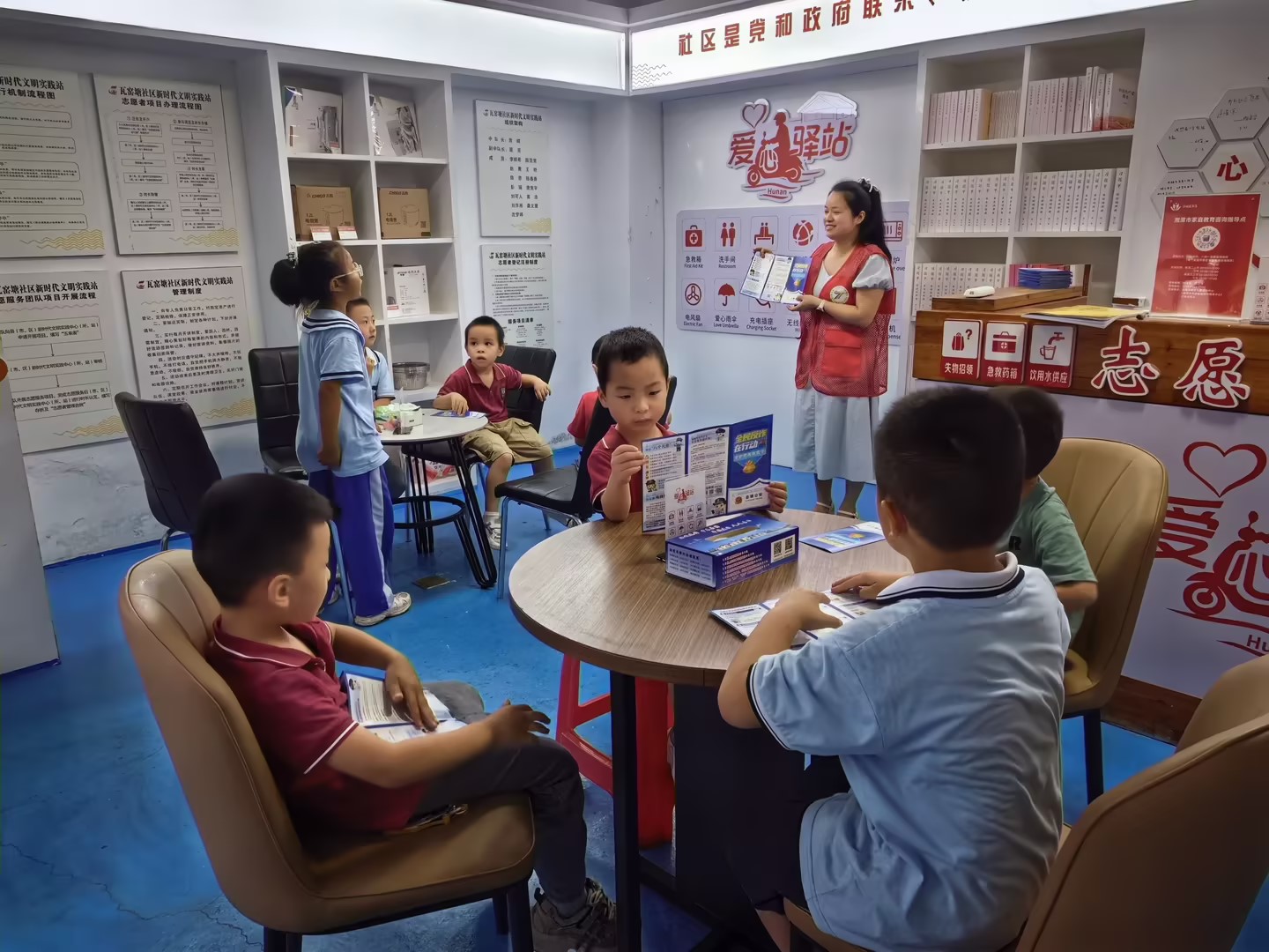 瓦窑塘社区：公益托辅解难题 反诈宣传护童心