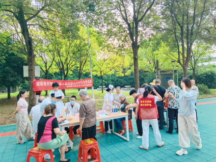 板塘社区：秋季养生送健康 爱心义诊暖人心
