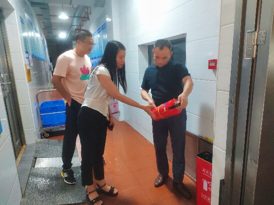 芙蓉社区：精准监督进校园 筑牢食品消防“双防线”