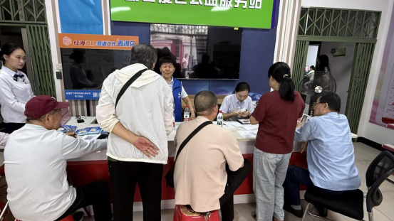九洲社区开展第三代社保卡集中更换便民服务活动