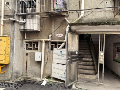 铁园社区成功劝导住户拆除私装电动车充电箱