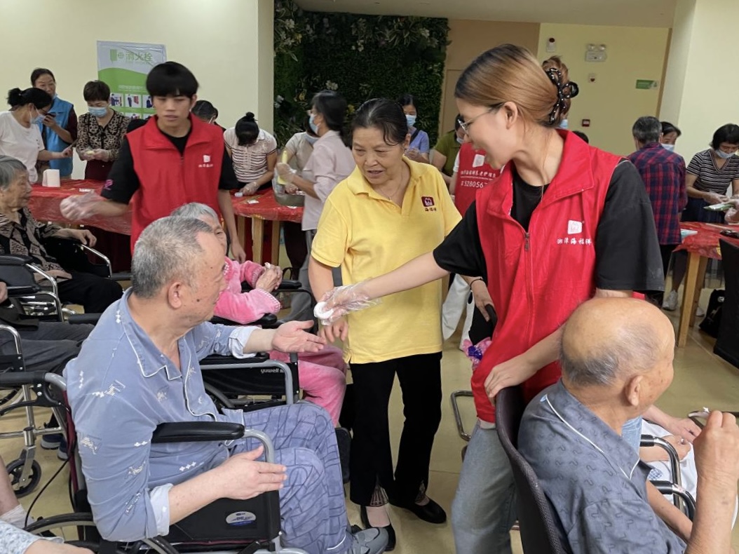 吉安路社区：党建引领情暖中秋 五社联动乐护桑榆