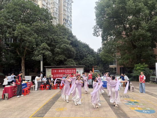 阳光社区：法治集市进社区 共庆中秋迎国庆