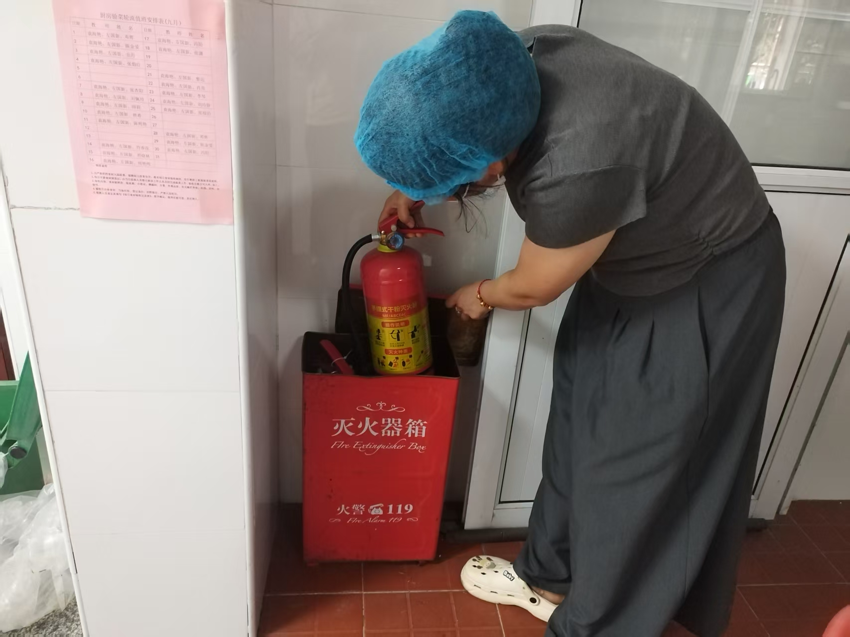 隐患排查护平安 新塘社区开展国庆节后安全大排查
