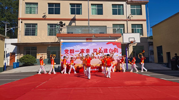 白鹤村举办“党群一家亲  同心建白鹤”主题志愿服务活动
