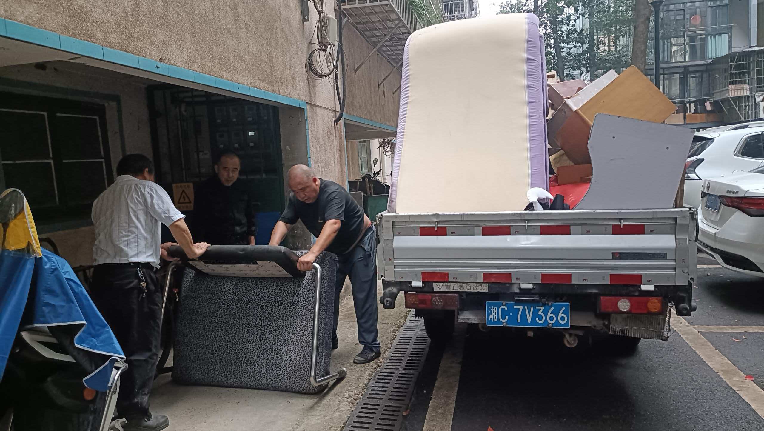 瓦窑塘社区开展消防安全“三清三关”专项行动