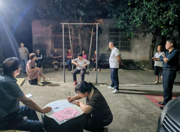 东坪街道：党建引领办实事 便民服务到家门