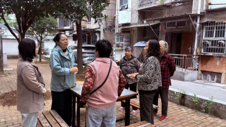 守护老年群体平安  鸦雀塘社区开展“禁毒+消防安全”宣传活动